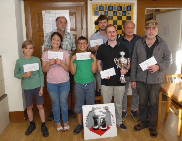 Hinten v.l.: Thomas Petersen, Daniel Puryshinskij und Günter-Paul Schröter
Vorne v.l.: Aron Felder, Aryana Bayhaghi, Arash Bayhaghi, Alexander Teichmann und Manfred Herzog